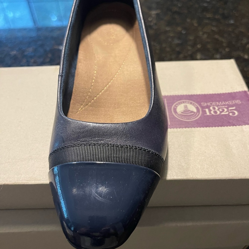Clark’s navy flat